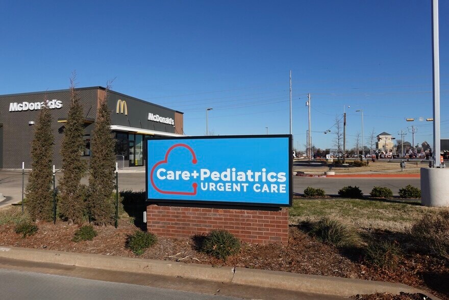 More Photos Of 1221 N Kelly Ave, Edmond General Retail For Lease