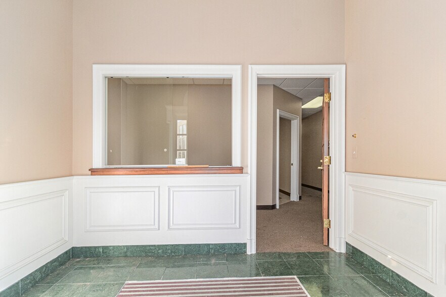 More Photos Of 27332 Woodward Ave, Royal Oak Office Residential For Lease