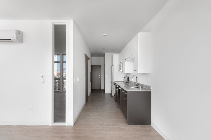 More Photos Of 211 W Mineral St, Milwaukee Apartments For Lease