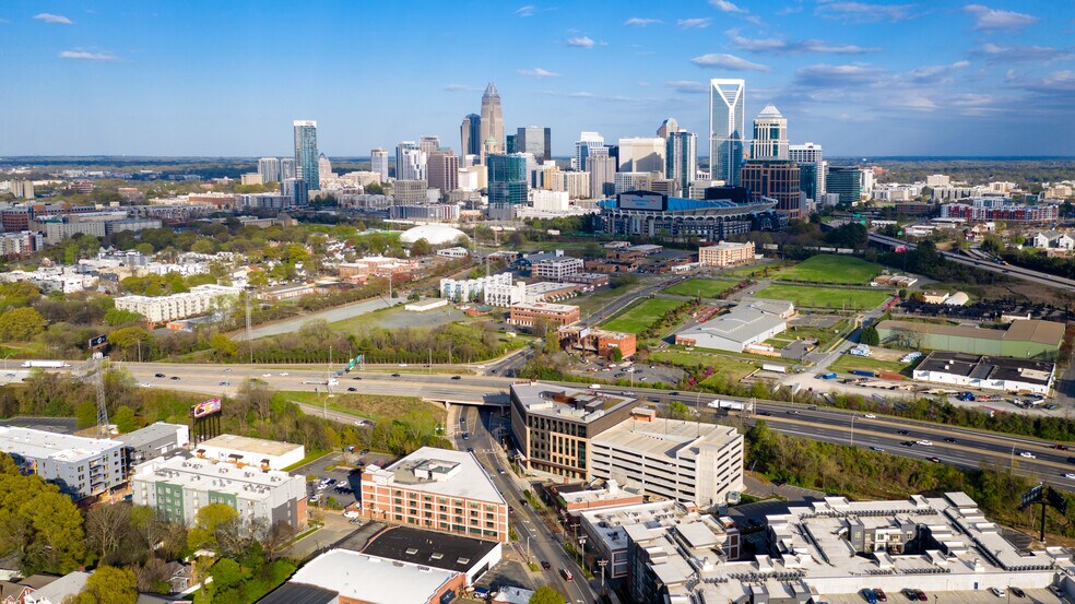 More Photos Of 1227-1231 W Morehead St, Charlotte Storefront For Lease