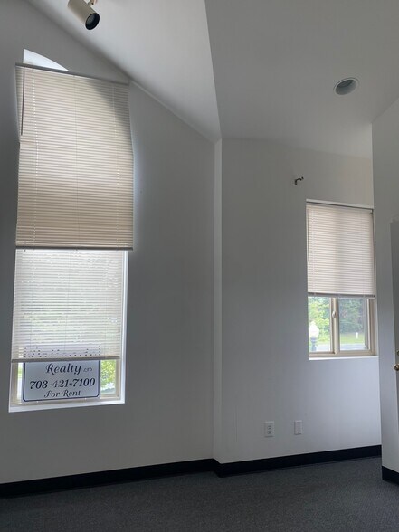 More Photos Of 22636 Glenn Dr, Sterling Medical For Lease