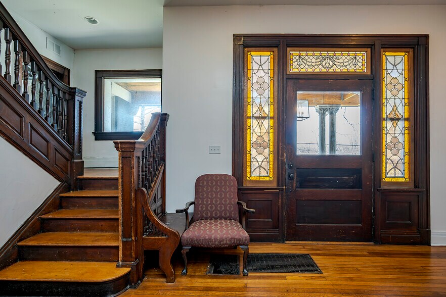 More Photos Of 199 E Loudon Ave, Lexington Office Residential For Sale