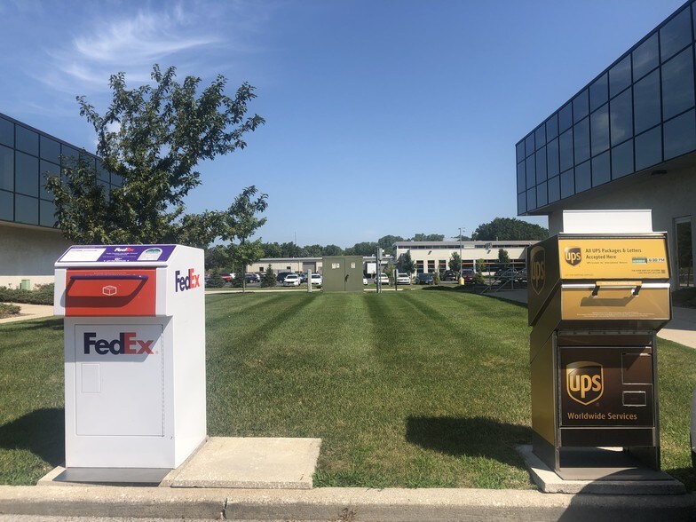 More Photos Of 555 S Industrial Dr, Hartland Office For Lease