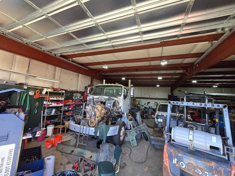 More Photos Of 2121 Commerce St, Aberdeen Industrial For Sale