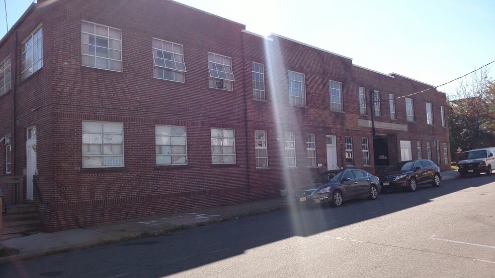 More Photos Of 8 Martin Ave, South River Warehouse For Lease