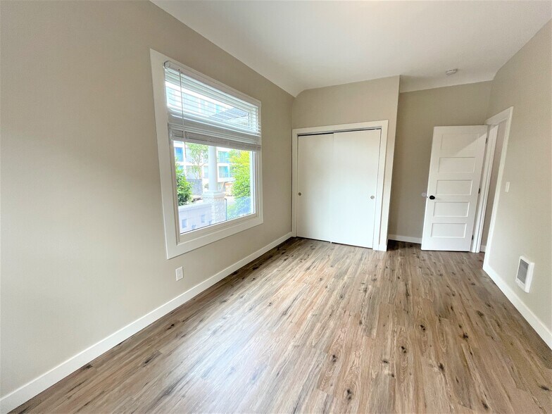 More Photos Of 1804 NE 14th Ave, Portland Apartments For Sale