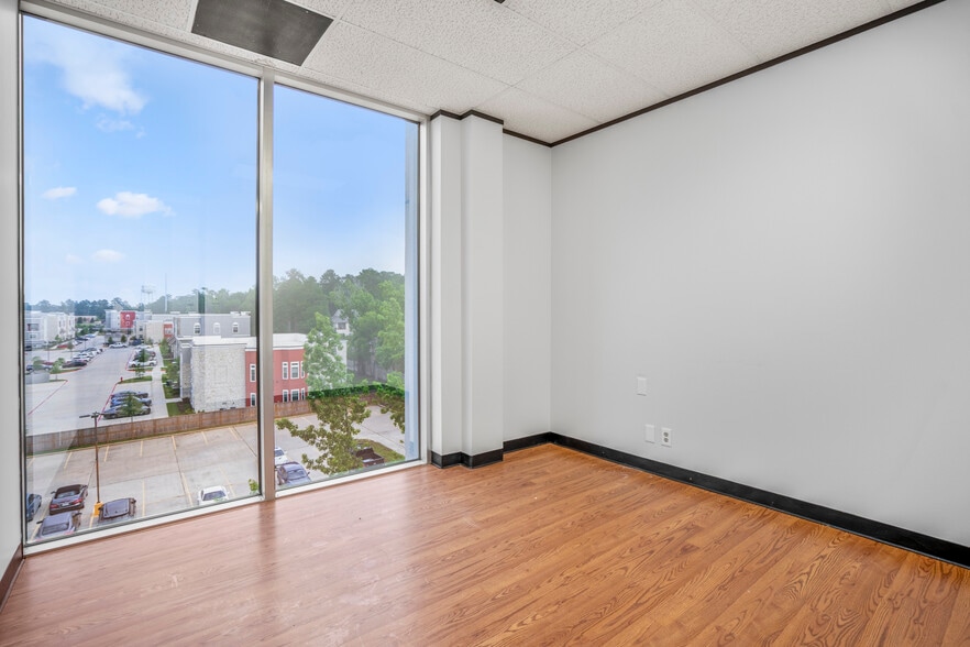 More Photos Of 1110 N Loop 336 W, Conroe Office For Lease