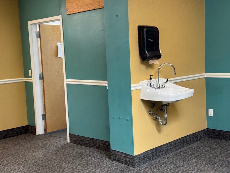 More Photos Of 219 Richmond Ave, New Milford Medical For Sale