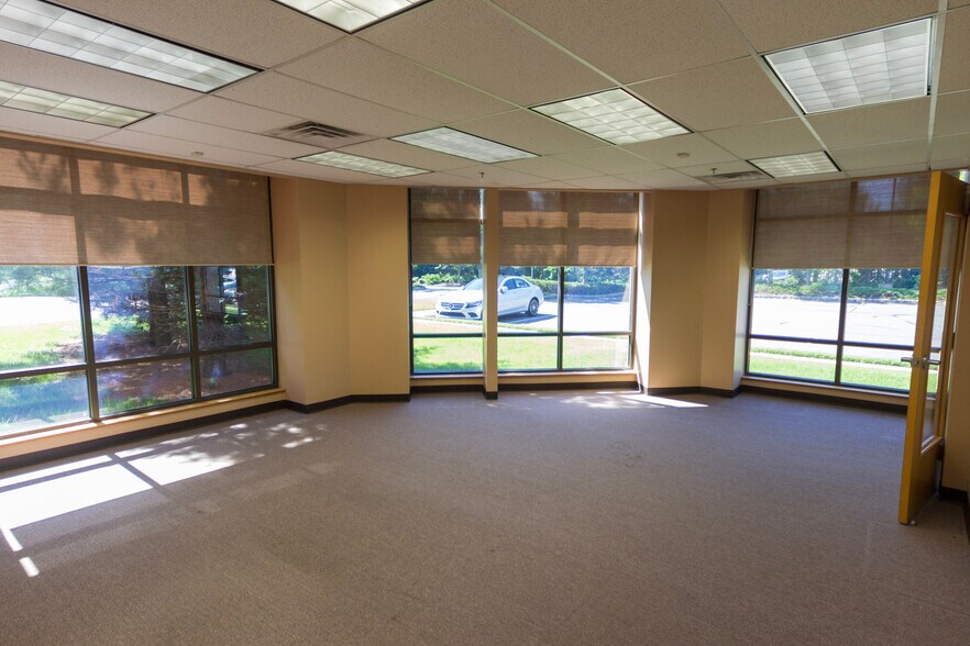 More Photos Of 3836 Quakerbridge Rd, Hamilton Unknown For Lease