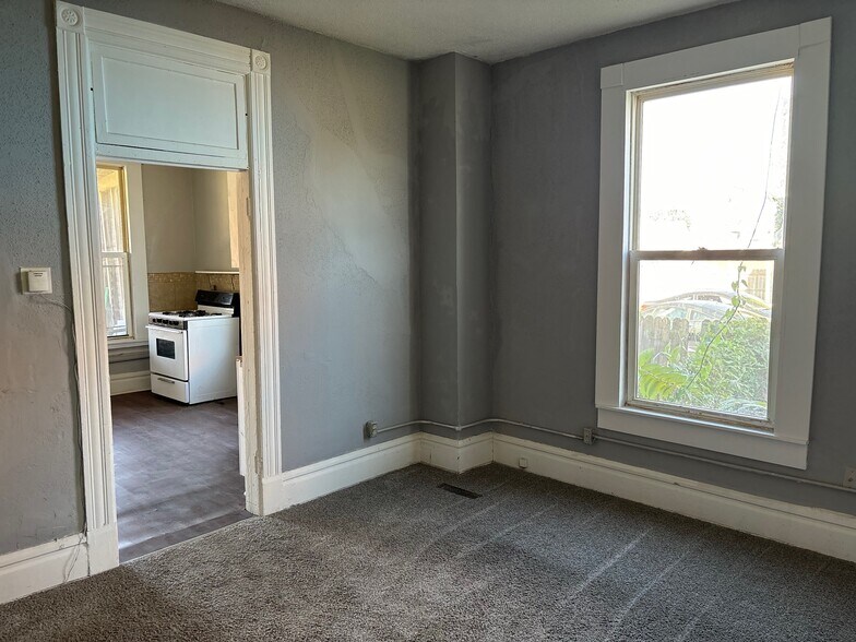 More Photos Of 910-912 W 3rd St, Davenport Apartments For Sale