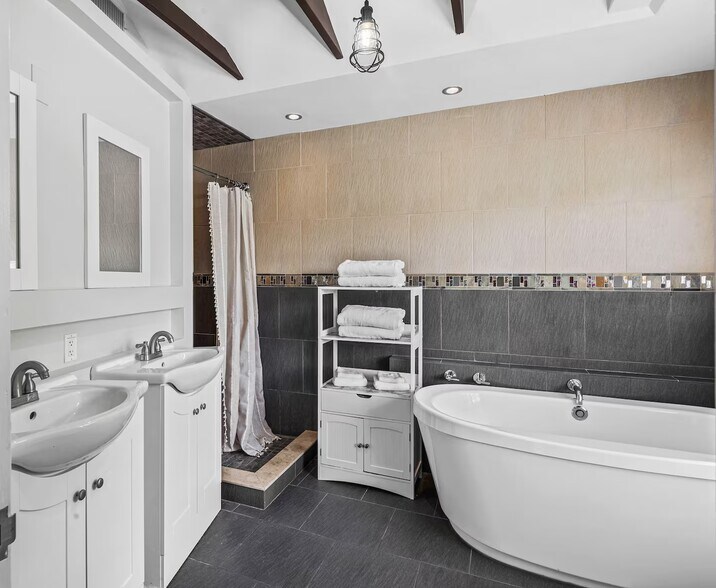 More Photos Of 3062 Beach Blvd S, Gulfport Freestanding For Sale