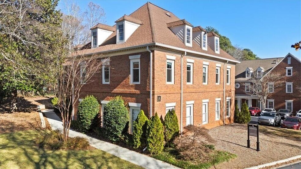 More Photos Of 6111 Peachtree Dunwoody Rd NE, Atlanta Office Residential For Sale
