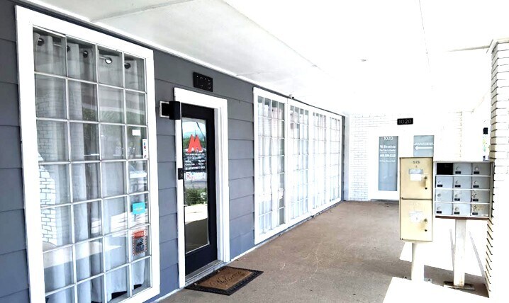 More Photos Of 1012 N Davis Dr, Arlington Storefront For Lease