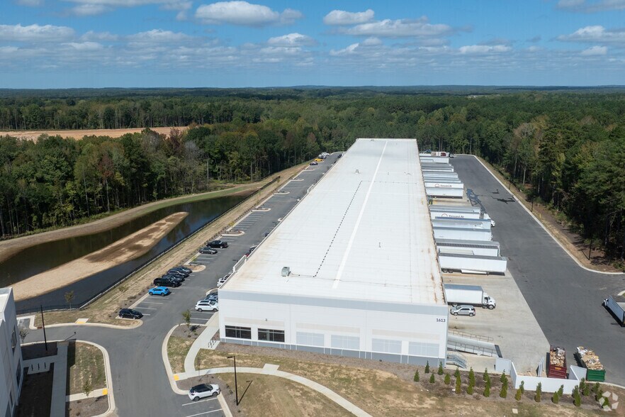 More Photos Of 1613 Hamlin Rd, Durham Distribution For Lease