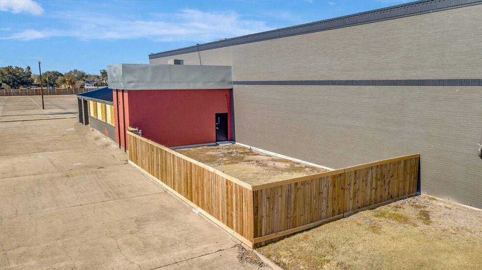 More Photos Of 4106 Houston Hwy, Victoria General Retail For Sale