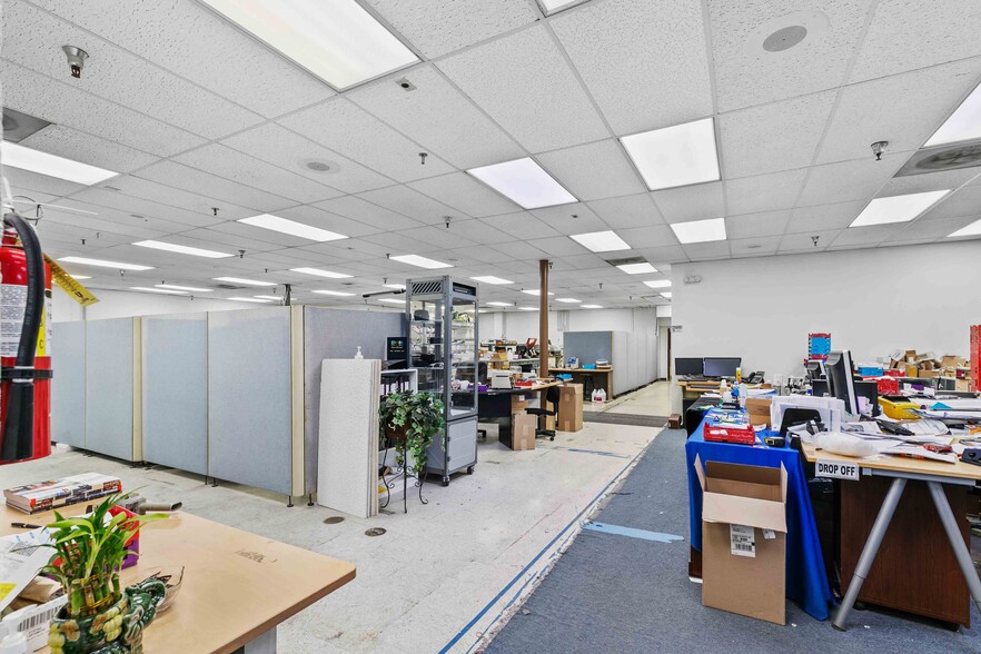 More Photos Of 9036 Winnetka Ave, Northridge Loft Creative Space For Lease