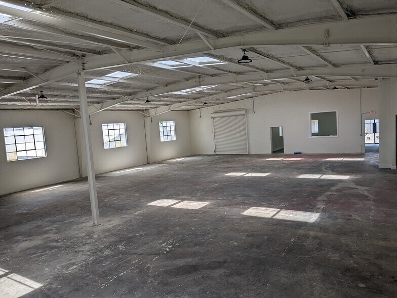 More Photos Of 1731 Taylor St NW, Atlanta Showroom For Lease