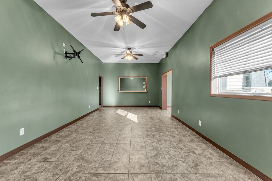 More Photos Of 60 2nd Ave SW, Taylorsville Healthcare For Sale