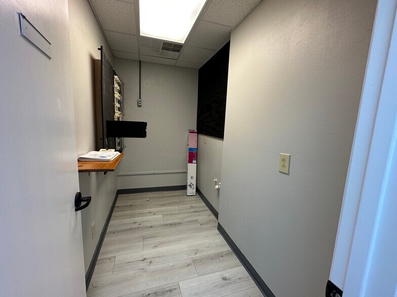 More Photos Of 1401 Applewood Dr, Dalton Medical For Lease