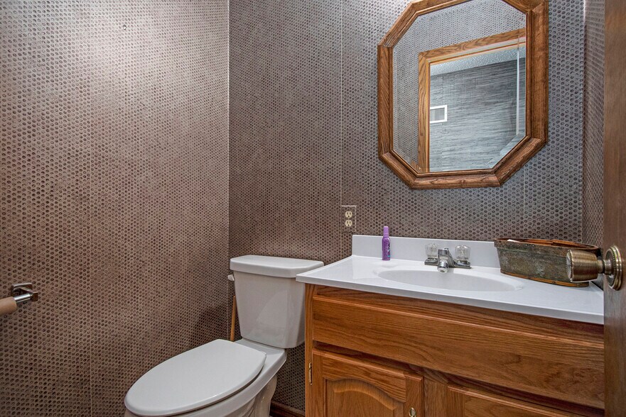 More Photos Of 1010 N Broadway St, Red Oak Medical For Sale