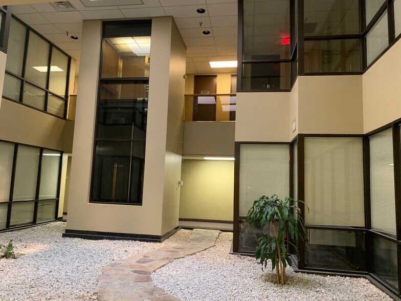 More Photos Of 12959 Jupiter Rd, Dallas Office For Sale