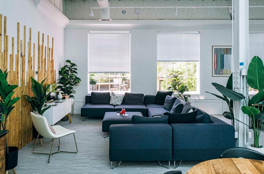 More Photos Of 215 Church St, Decatur Loft Creative Space For Lease