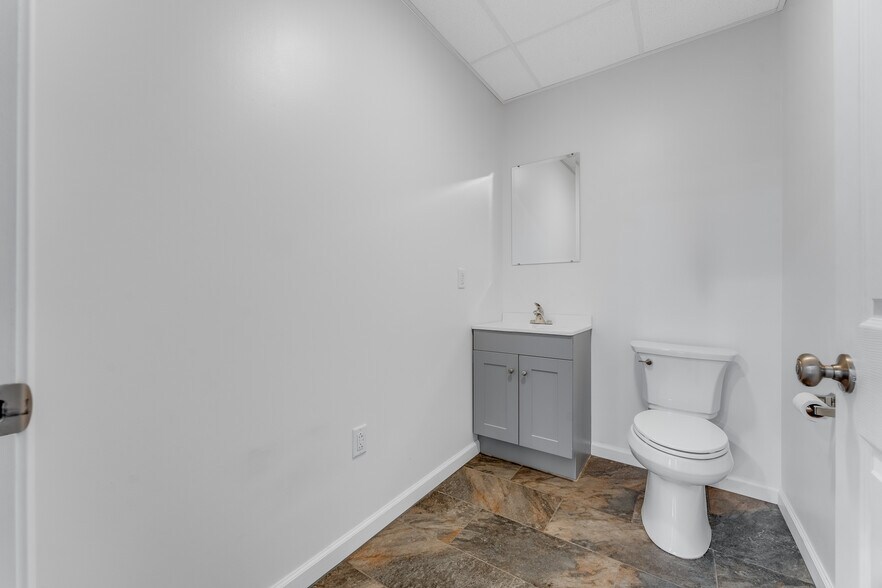 More Photos Of 417 Holland Ave, Morgantown Storefront Retail Office For Lease