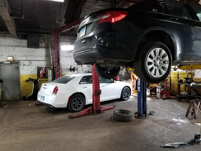 More Photos Of 10319 S Kedzie Ave, Chicago Auto Repair For Lease