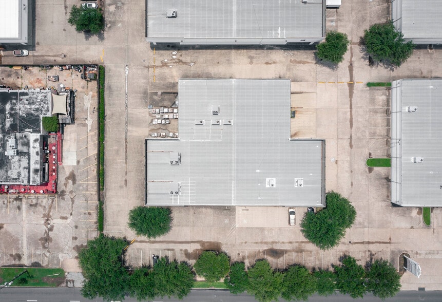 More Photos Of 12838 Murphy Rd, Stafford Showroom For Sale