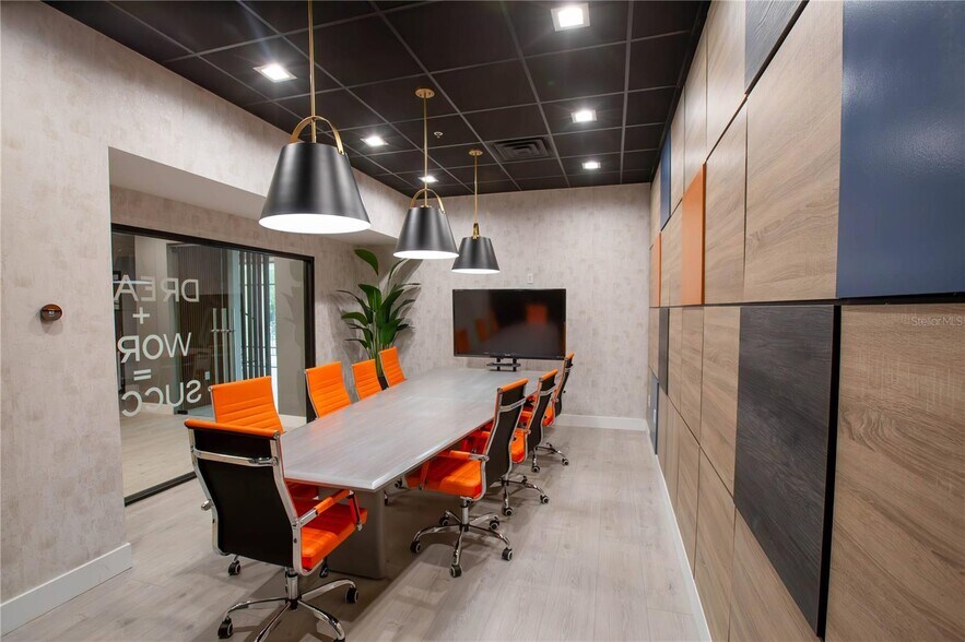 More Photos Of 1700 35th St, Orlando Warehouse For Lease