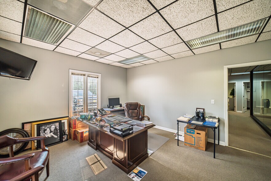 More Photos Of 3140 Parisa Dr, Paducah Office For Sale