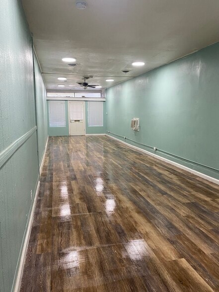 More Photos Of 415 Center St, Taft Storefront For Sale