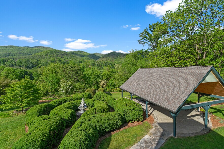 More Photos Of 204 Lawson St, Hot Springs Hotel For Sale