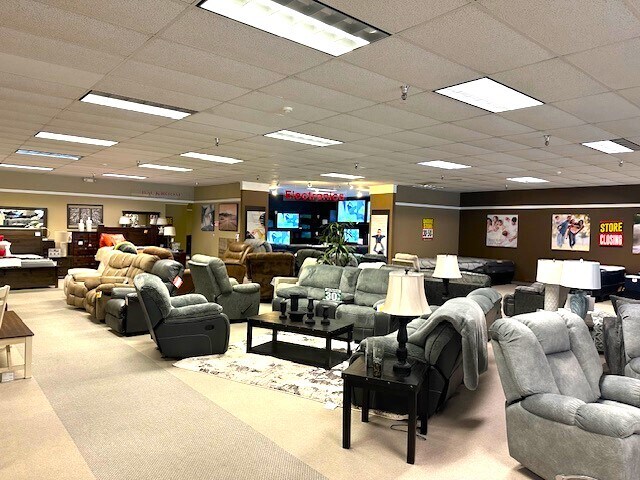 More Photos Of 6920 Cortez Rd W, Bradenton General Retail For Lease