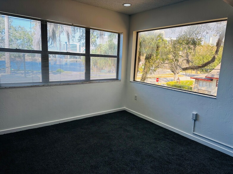 More Photos Of 605 Delaney Ave, Orlando Office For Lease