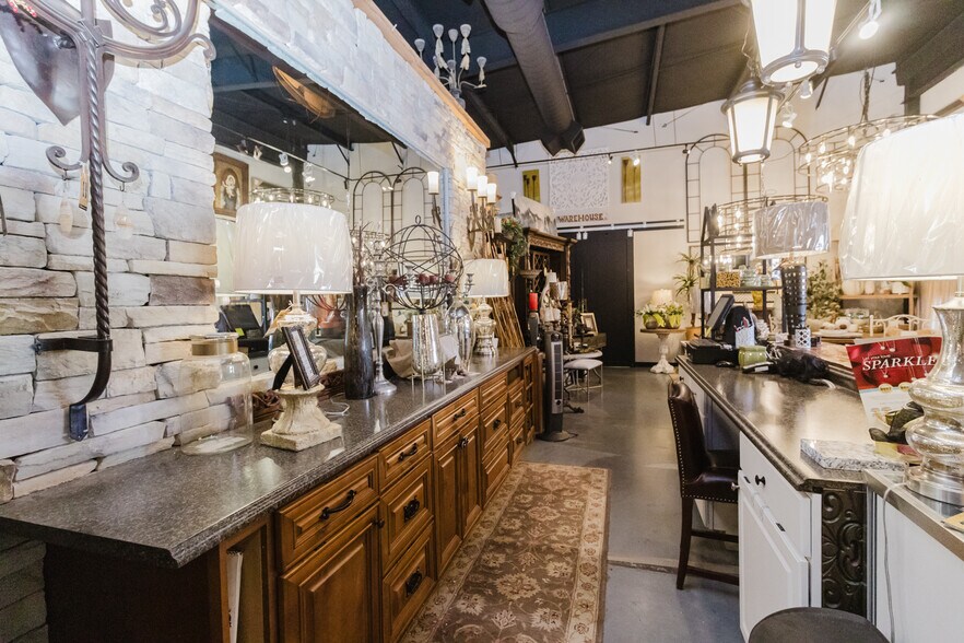 More Photos Of 736 N Andover Rd, Andover Storefront For Sale