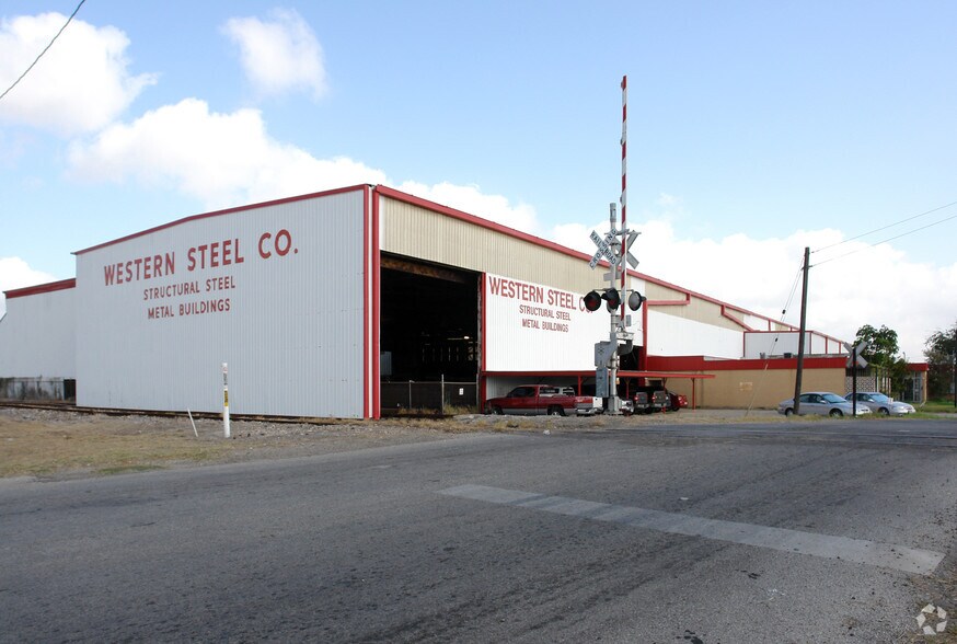 More Photos Of 105 Villa Dr, Corpus Christi Manufacturing For Lease