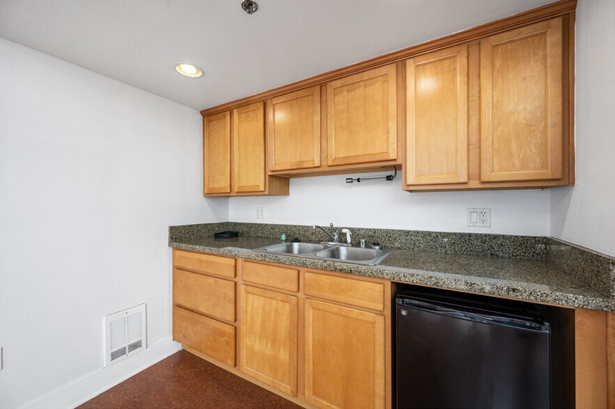 More Photos Of 1015 Railroad Ave, Bellingham Apartments For Sale