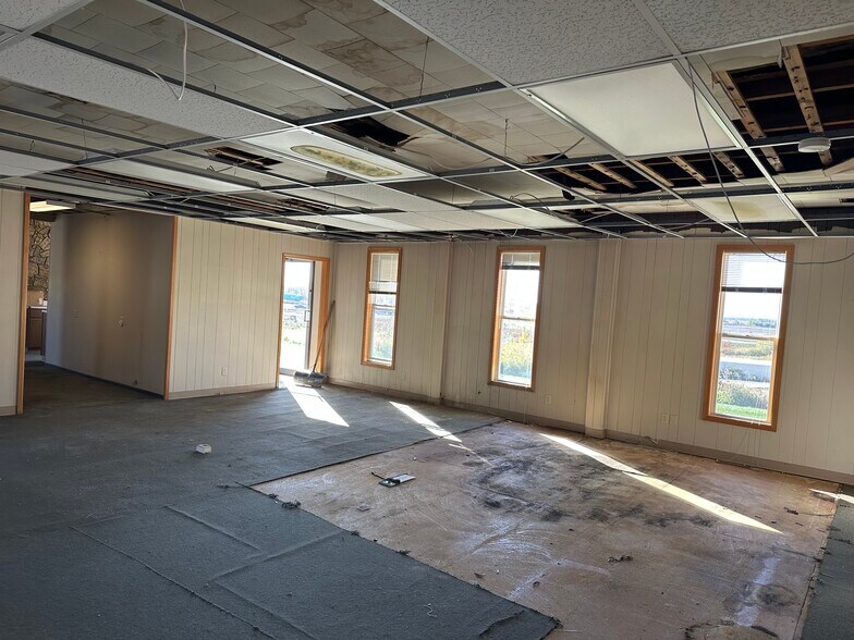 More Photos Of 1105 State St, Mound City Office For Sale