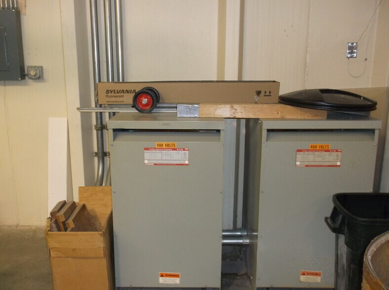 More Photos Of 1465 S Washburn St, Oshkosh Industrial For Sale