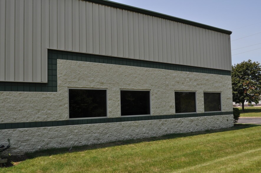 More Photos Of 16855 Southpark Dr, Westfield Warehouse For Lease