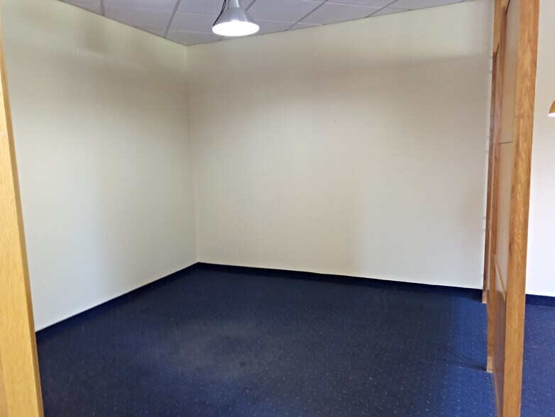 More Photos Of 12510 Fletcher Ln, Rogers Light Manufacturing For Lease