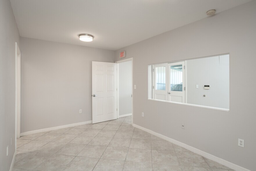 More Photos Of 8139 Beatrix Ln, El Paso Warehouse For Lease