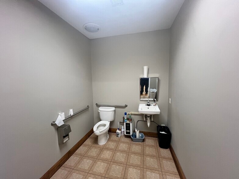 More Photos Of 4135 Old Town Rd, Huntingtown Office Residential For Lease