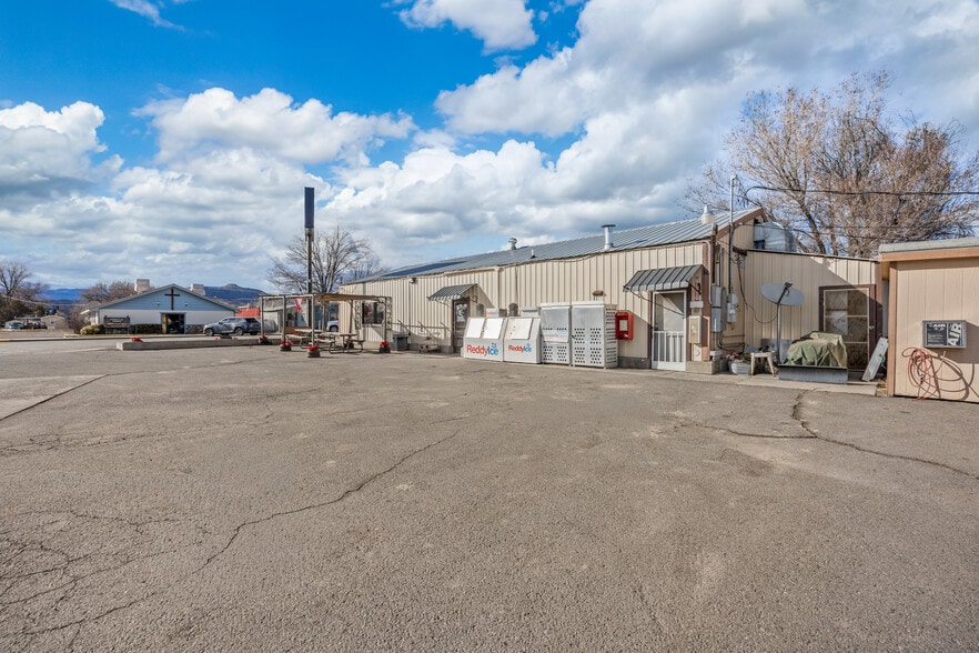 More Photos Of 320 Minter Ave, De Beque Convenience Store For Sale