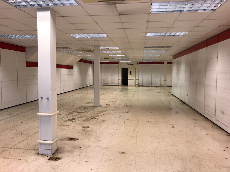 More Photos Of 97-99 High St, Brierley Hill Storefront For Lease