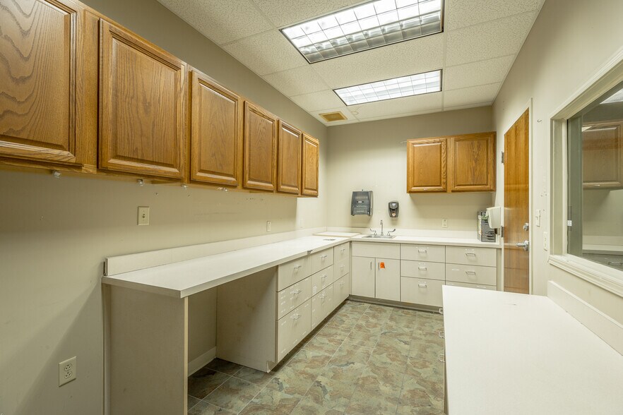 More Photos Of 5022 Old Godsey Ln, Hixson Office For Sale