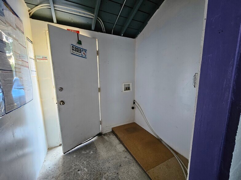 More Photos Of 21298 Calistoga rd, Middletown Storefront Retail Residential For Sale