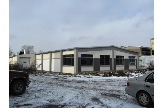 More Photos Of 18-22 Masse Pl, Batavia Warehouse For Lease