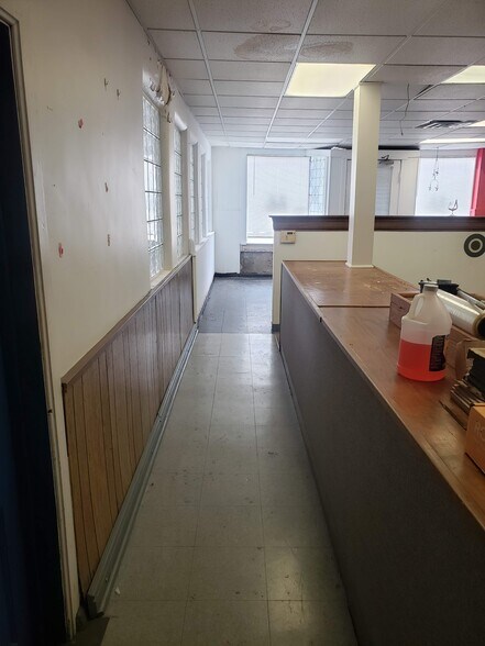 More Photos Of 3528 Warsaw Ave, Cincinnati Light Distribution For Lease